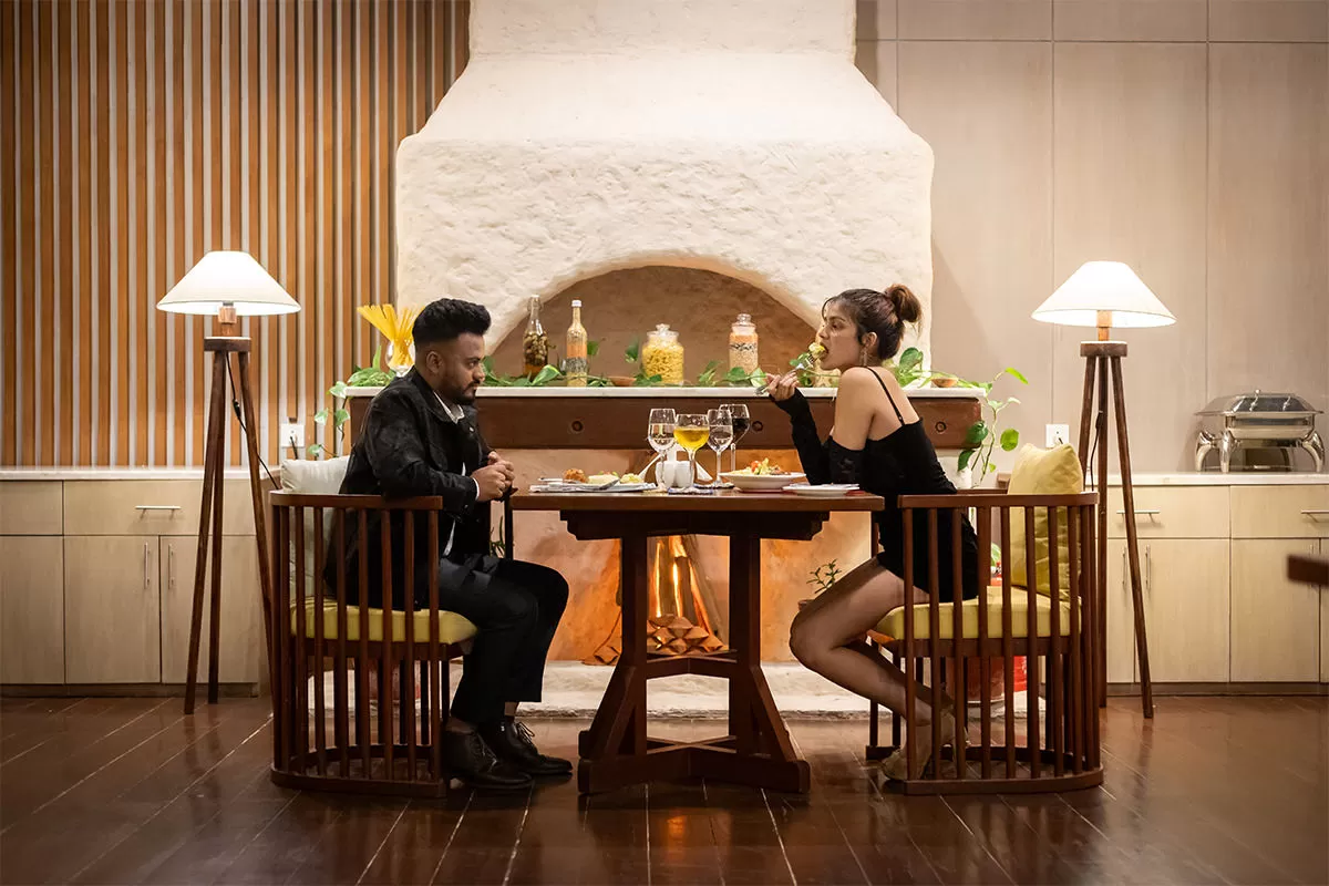 Dining & Bar